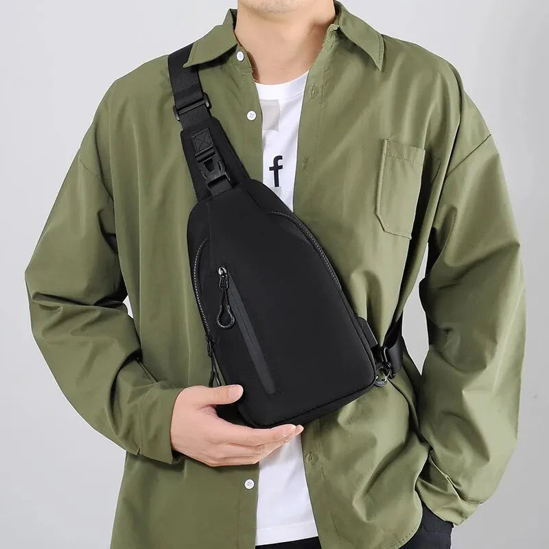 Sacoche Randonnée Bandoulière Déperlante avec Port USB — Nylon Oxford Résistant - TrailVolt